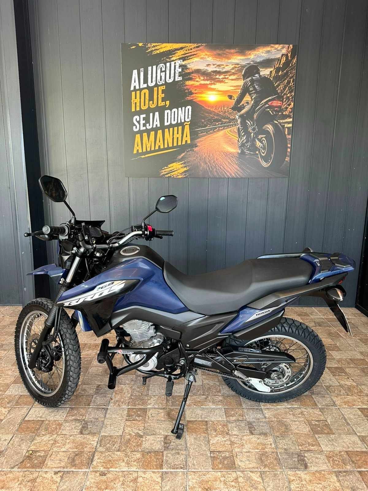 Honda Bros 160 2026, cor azul, disponível na Fortal Loca & Vende