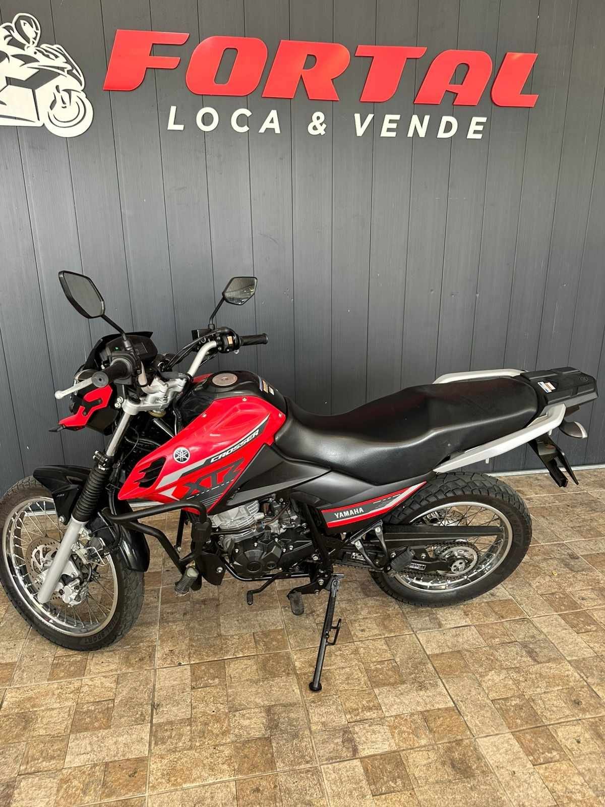 Yamaha Crosser 2025, cor vermelha, disponível na Fortal Loca & Vende